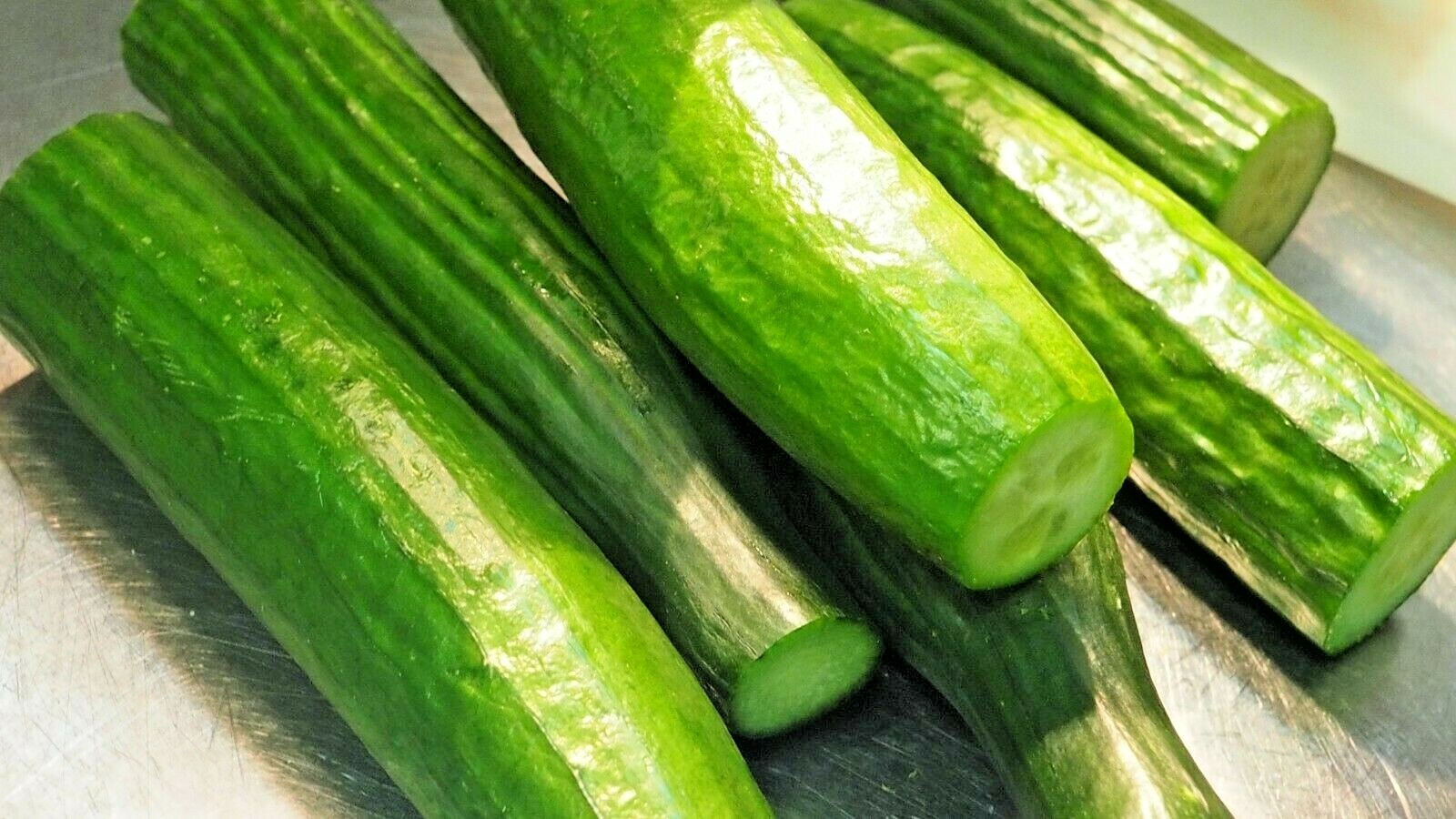 100 CUCUMBER SEEDS STRAIGHT EIGHT VEGETABLE SPRING HEIRLOOM GARDEN AWARD WINNER