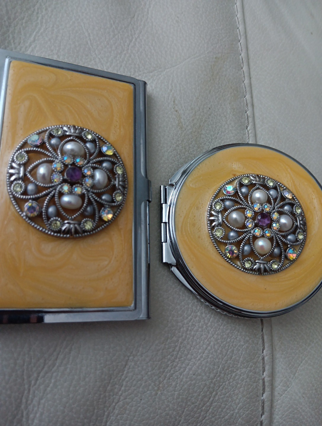 Sets Of 2 Pieces Of Compact ..bigness Card..water Pearls Seeds Very Classic