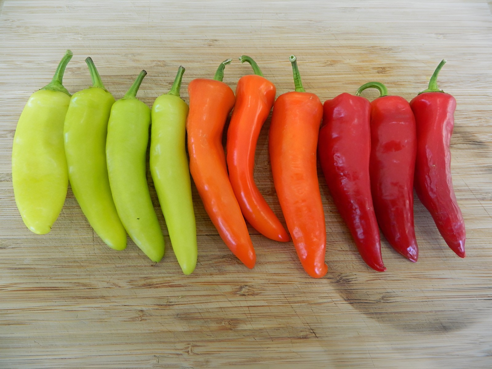 100+ Heirloom Sweet Hungarian Wax Pepper Seeds – Zero Heat Variety – Super Sweet