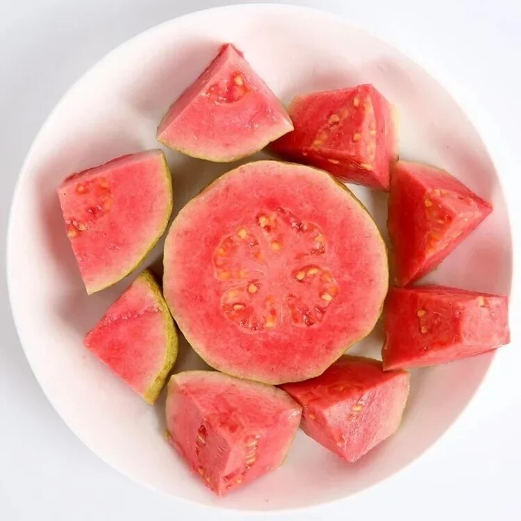 50pcs Tropical Strawberry Guava Organic Pink Guava Seeds – Exotic Flavors