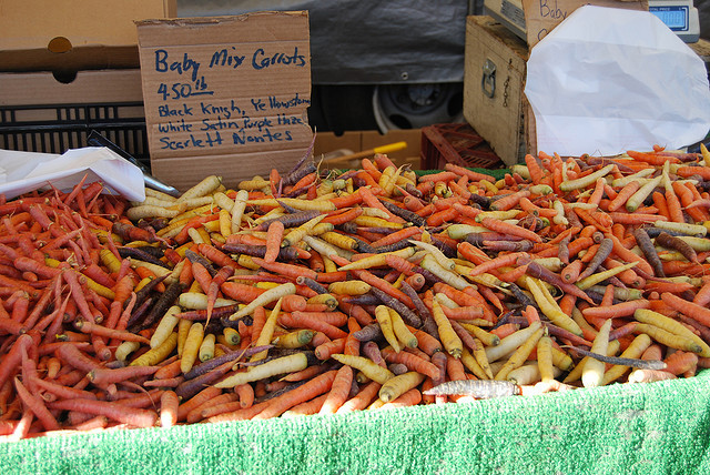 RAINBOW BLEND CARROT SEED* MEDICINAL*HEALTHFUL* FIBRE*200 SEEDS*ANTIOXIDANT*MINE