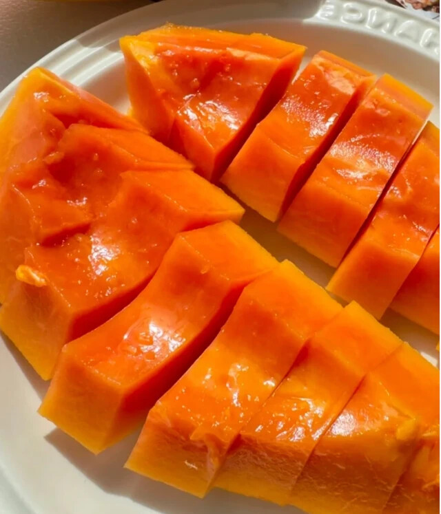 50pcs Red Heart Creamy Papaya Seeds – The Best of Papayas for Your Home Garden