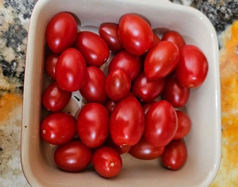 Angel Sweet Grape Tomato Seeds (30) / Jumbo / DELICIOUS / RARE