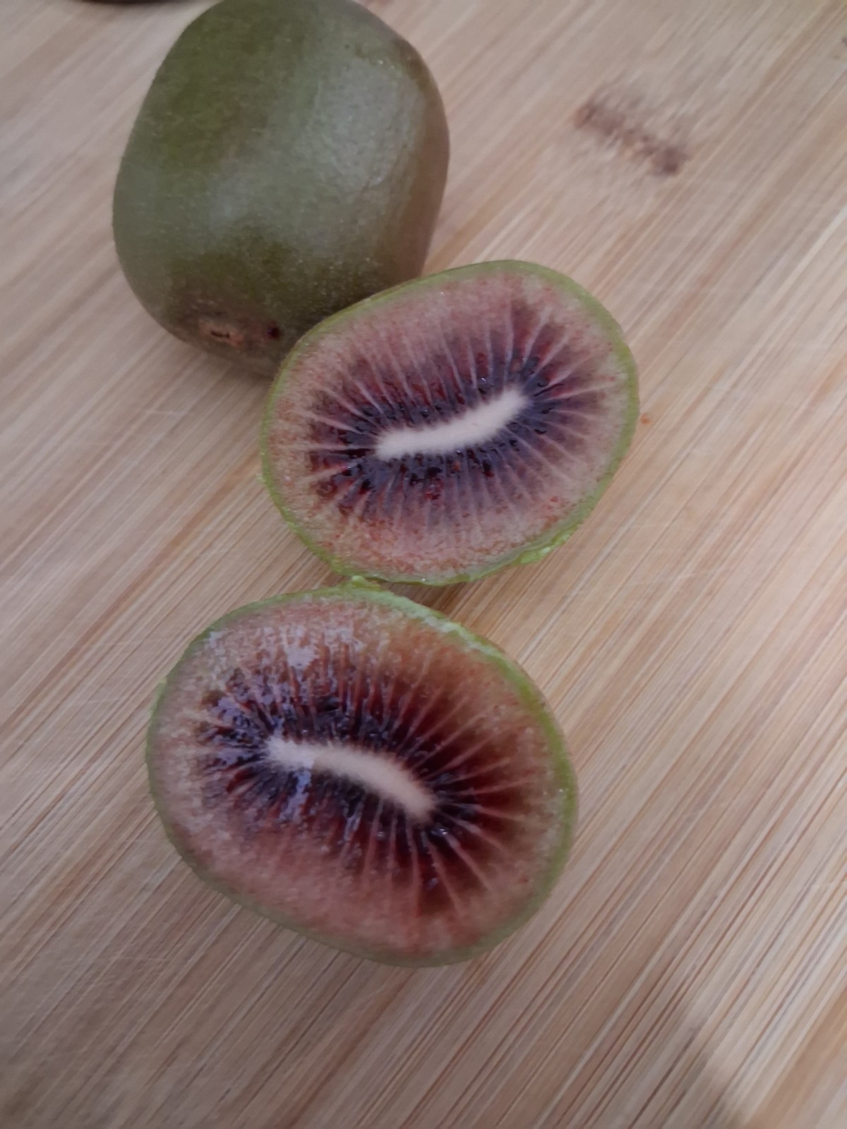 Red Ruby Kiwi 100 SEEDS Fresh Pick 2026 Free Shipping
