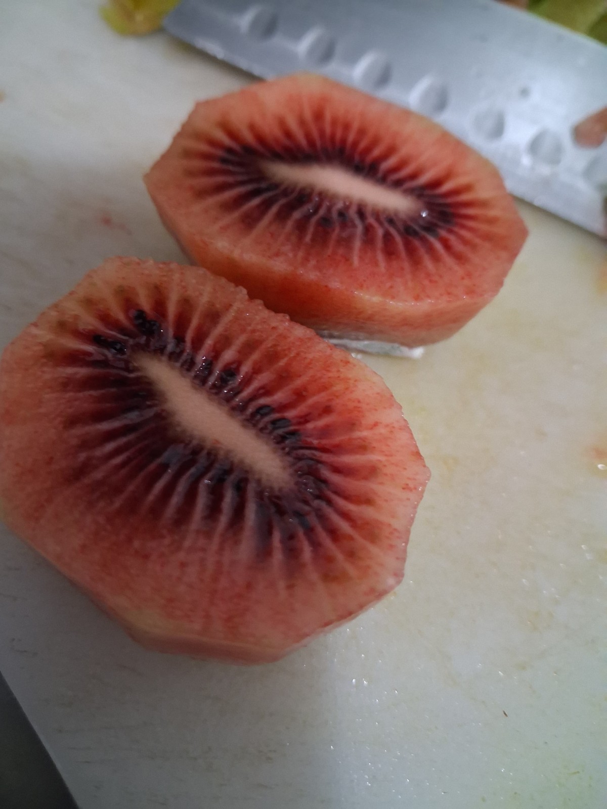 Red Ruby Kiwi 100 SEEDS Fresh Pick 2026 Free Shipping