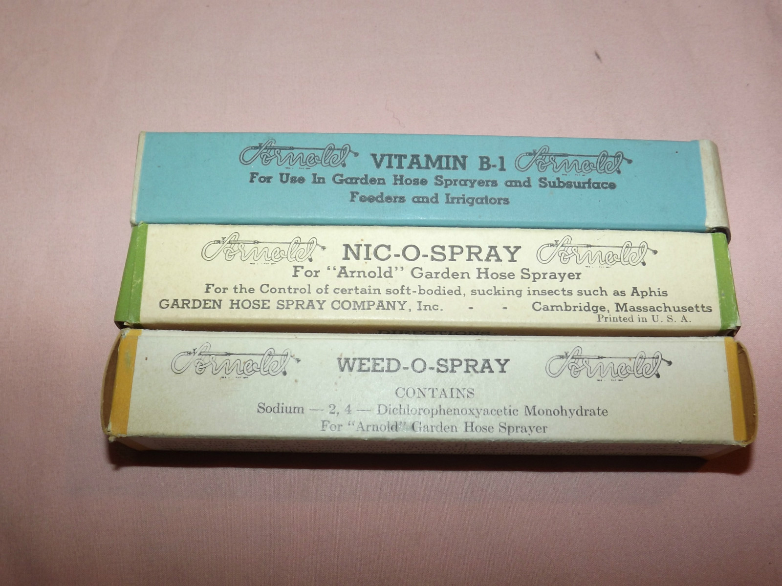 VINTAGE ARNOLD WEED O SPRAY CARTRIDGES IN BOX