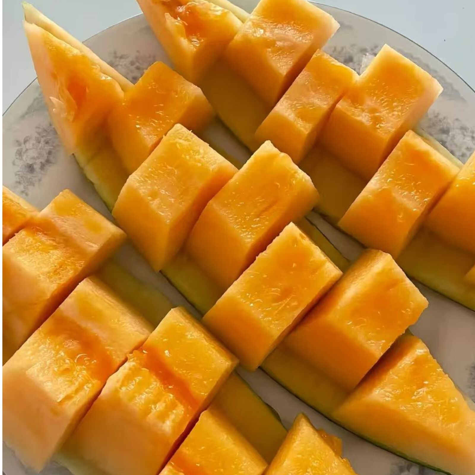 25pcs Cantaloupe Melon Seeds – Sweet Heirloom Variety for Home Gardens