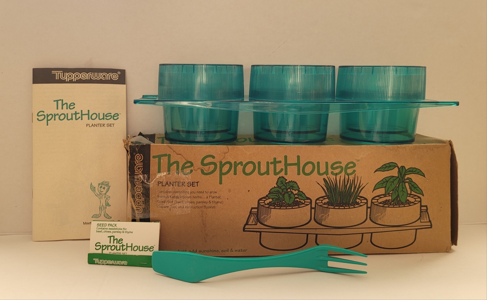 Tupperware The Sprout House Planter Set In Original Box