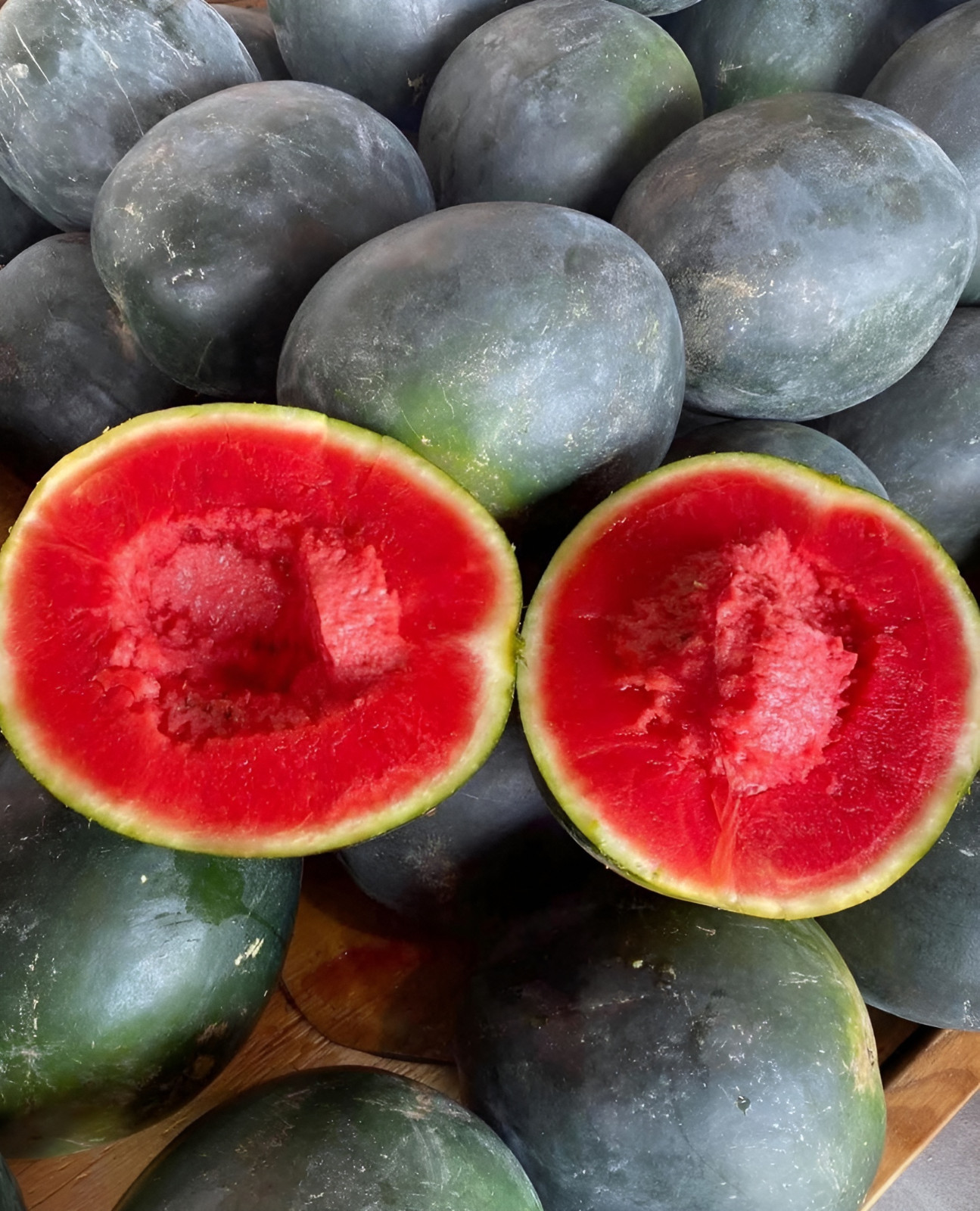 35 Organic Heirloom Giant Black Diamond Watermelon Seeds – Massive 50+ LB Melons