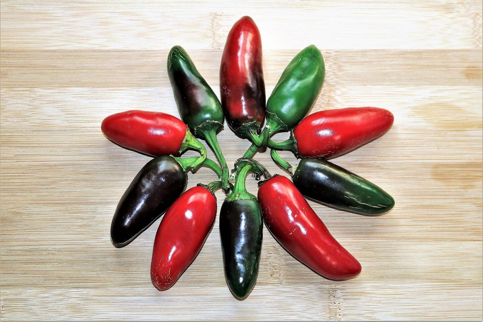 40 Organic PURPLE JALAPENO PEPPER Capsicum Annuum Hot Chili Vegetable Seeds