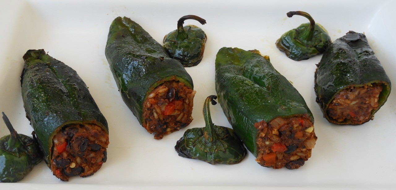 JALAPENO PEPPER * BULK 300 SEEDS * POPPERS * STUFFED* SALSA* HEAVY YIELDING *
