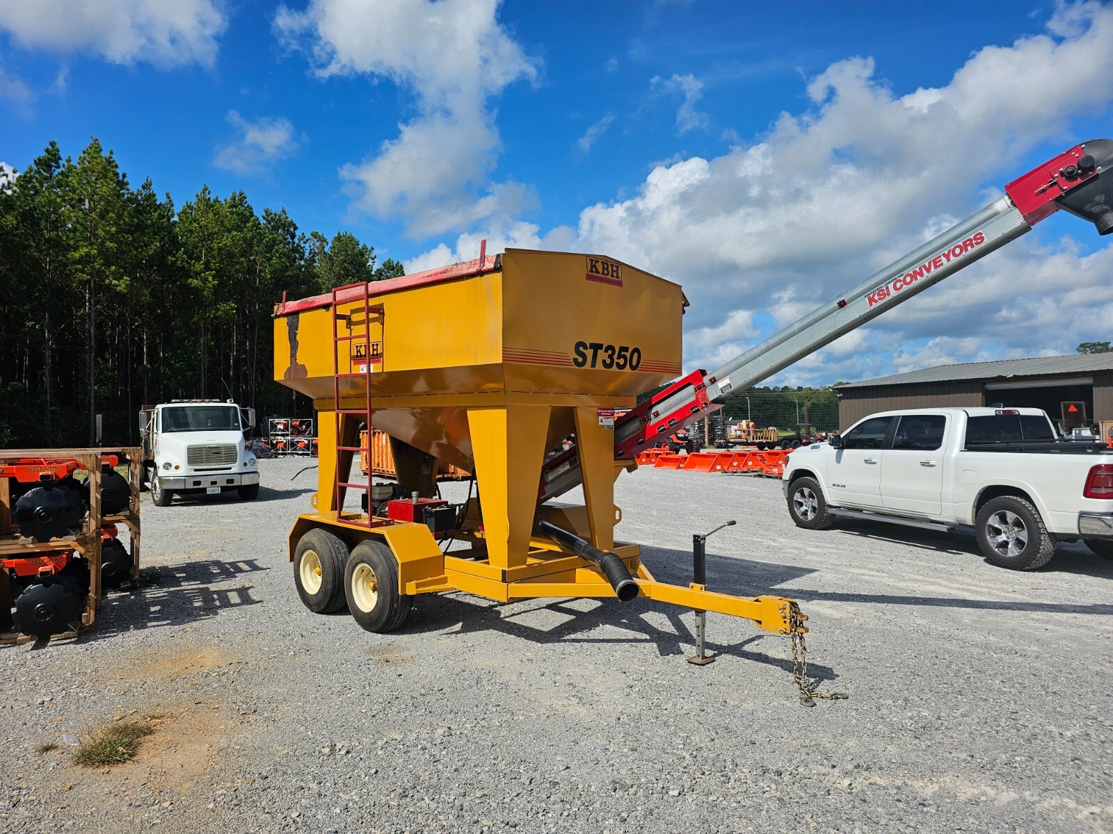 2021 KBH Seed Tender model #ST350 very good condition..