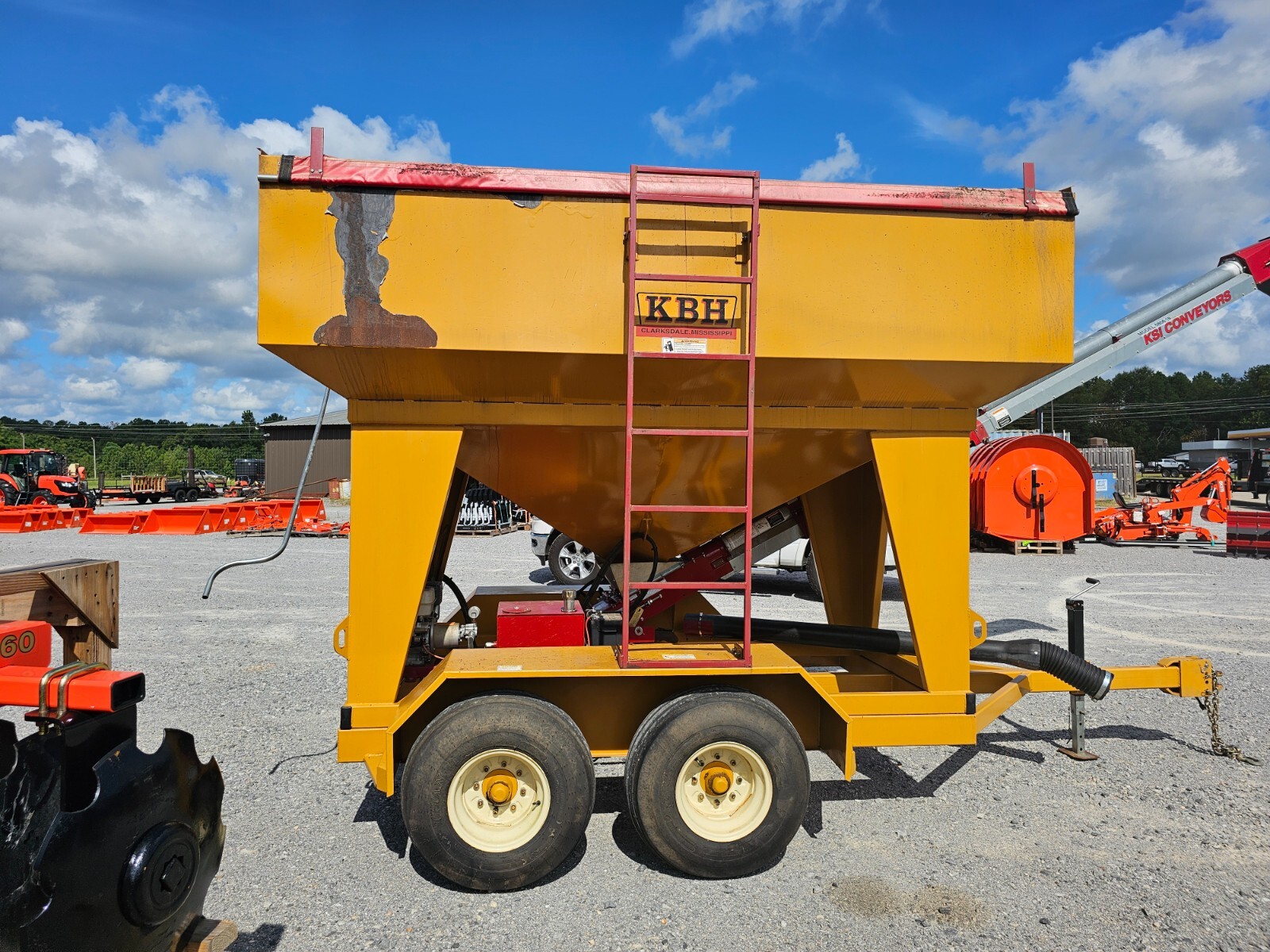 2021 KBH Seed Tender model #ST350 very good condition..